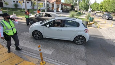 Hubo muchos controles en la capital neuquina. (foto: Oscar Livera)  