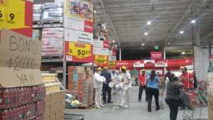 Empleados de comercio se manifiestaron en hipermercados y comercios de Neuquén