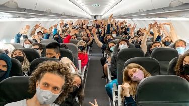Los estudiantes viajaron y se movilizaron en Bariloche en "burbuja" sin contacto con otras personas ajenas al grupo. Imagen: Agencia Soulmax