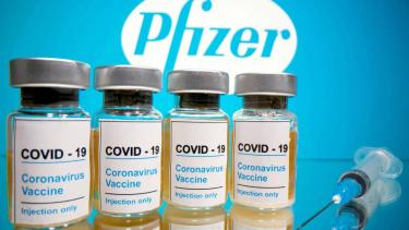 Nueva Zelanda aplicará la vacuna Pfizer a adolescentes de 12 a 15 años. 