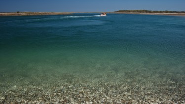 Punta Perdices, paradisíaca playa de San Antonio Este a 65 km de Las Grutas en la costa de Río Negro.  Foto: Martín Brunella. 