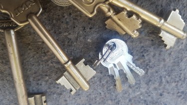 Se puso en marcha para reunir llaves en desuso en Villa Regina. (Foto Néstor Salas)