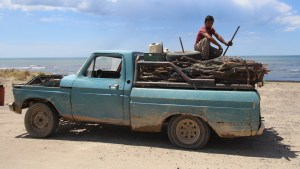 Le van a restaurar la antigua F-100 al pulpero de Las Grutas