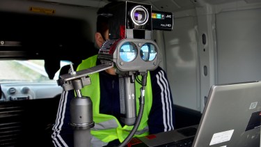 Habrá un cartel de advertencia 500 metros antes de que el automovilista se cruce con el radar. Foto: Marcelo Ochoa