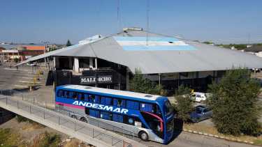 El año próximo se definirá el traspaso de la terminal de colectivos a manos del municipio. (Foto Néstor Salas)