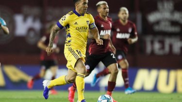 Carlos Tevez, capitán y 10 de Boca, que juega por Libertadores. Lanús se presenta por Sudamericana. 