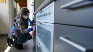 Trabajadoras de casas particulares: aumento salarial del 28% en 3 cuotas