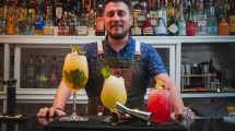Imagen de Bariloche: qué tiene que ver este bartender con el boom de los tragos sin alcohol