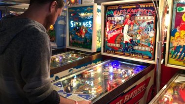 “Generan desposesión, éxtasis y otros fenómenos psiconerviosos anormales en quienes demoran regresar a las cosas serias de la vida”, sostenían.