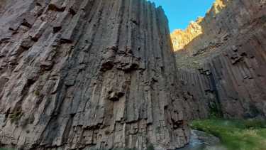 Una recorrida por el asombroso Cañadón del Covunco desde la lente del guardafauna