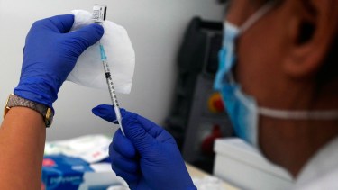 La demora se debe a un problema de producción global. (Foto: AP)