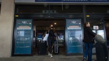 Imagen de ¿Vuelve el test PCR para los turistas que llegan por avión a Bariloche?