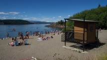 Imagen de Se tensa un conflicto que deja sin guardavidas las playas de Bariloche