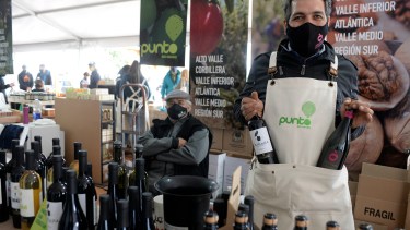 Una bodega de Fernández Oro, directa a Bariloche (Foto: Alfredo Leiva)
