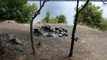 Los fogones en lugares prohibidos son una constante en el parque Nahuel Huapi. Hay infracciones por ese accionar. Foto: Alfredo Leiva