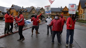 Guardavidas de Bariloche reclaman y esperan una definición judicial