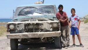 Un nuevo video muestra al pulpero al volante de su F-100 en la playa de Las Grutas