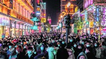 Imagen de Viaje a Wuhan, el lugar donde todo comenzó, un año después