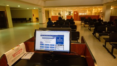 Zonas grises en el Estado: lo poco que se hace para saber quién trabaja desde su casa