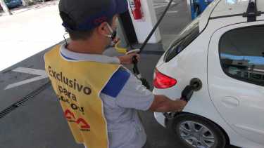 Los aumentos en el precio de los surtidores serán de 9% en promedio a nivel nacional. (Foto: archivo Oscar Livera)