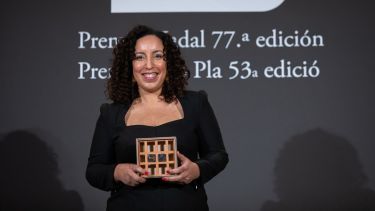 Najat el Hachmi recibió el premio Nadal  en una ceremonia austera y sin la tradicional cena.