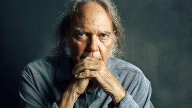 Neil Young mantendrá su capacidad de autorizar el uso de sus canciones en campañas de publicidad o actos políticos.