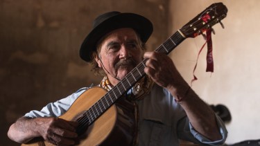 Saúl Huenchul en su campo al sur de La Pampa. Foto: Gonzalo Maldonado.