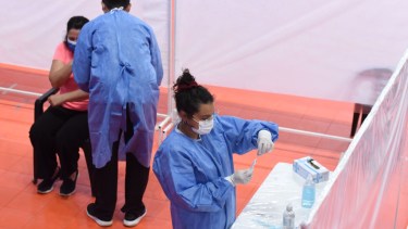 Neuquén continúa con el plan de vacunación para el personal de salud. Foto: Florencia Salto