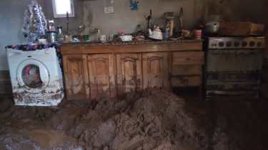 El agua con lodo ingresó en una decena de viviendas de Barrancas. Foto; Gentileza