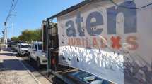 Imagen de Con una caravana los docentes jubilados de ATEN reclaman el pago del bono