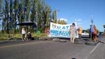 Imagen de Trabajadores rurales cortaban la ruta 22 y piden aumento para levantar la cosecha