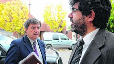 Gustavo Hererra (derecha) es el fiscal del caso. 