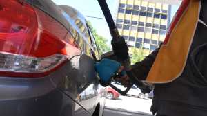 Es falso que el gobierno congeló el precio de los combustibles