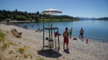 Imagen de Bariloche no logra cubrir las vacantes de guardavidas para el verano