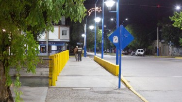 No es habitual el movimiento en la zona céntrica durante los días de semana pero tampoco se vieron muchos controles. (foto: Juan Thomes)