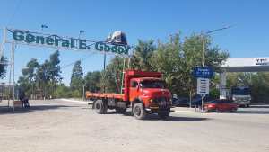 Godoy adhirió a la restricción nocturna y fijó horarios para comercios
