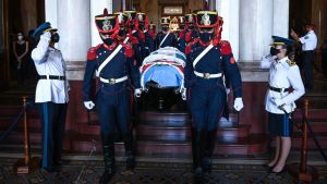 Los restos de Menem fueron sepultados en el cementerio de San Justo