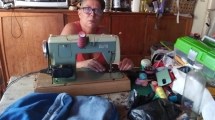 Imagen de Una máquina solidaria: Cose para que cada niño tenga su mochila