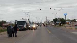 Desocupados levantaron el corte de la Ruta 22 en Plaza Huincul