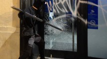 Imagen de Quinta noche de incidentes en España por la detención del rapero Hasel
