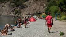Imagen de Bariloche: convocaron a guardavidas para la temporada de verano y ya hay polémica