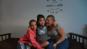 La historia de amor que unió a una familia y una niña con discapacidad