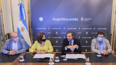 Acompañaron a Cafiero y Carreras, Durante el acto estuvieron presentes el senador nacional, Alberto Weretilneck; y el diputado nacional, Luis Di Giácomo. Foto Gentileza Prensa Jefatura de Ganinete.