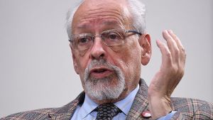 Horacio Verbitsky reveló que  se vacunó contra el covid-19 en el Ministerio de Salud