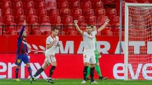 Sevilla le ganó 2 a 0 a Barcelona y lo complicó en la Copa del Rey