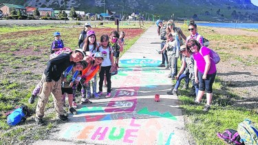 El momento en que Villa Pehuenia dejó inaugurada su rayuela y su parte en este largo juego.