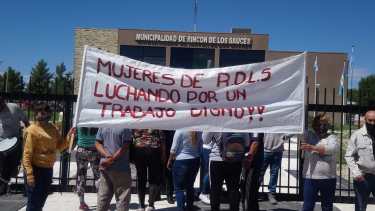 La protesta se trasladó a la municipálidad. Foto: Emilio González