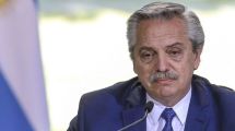 Imagen de Escándalo de las vacunas: Fernández dijo que es un hecho «excepcional» que «no puede avalarse»