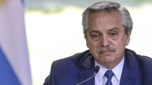 Estudiantes de la UBA desafiaron a Fernández: «La vacunación vip es un delito»