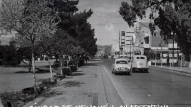 "Por esa avenida cuando era de tierra íbamos la noche, mis sueños y yo..." (Marcelo Berbel) (FOTOS: Gentileza Museo Paraje Confluencia)